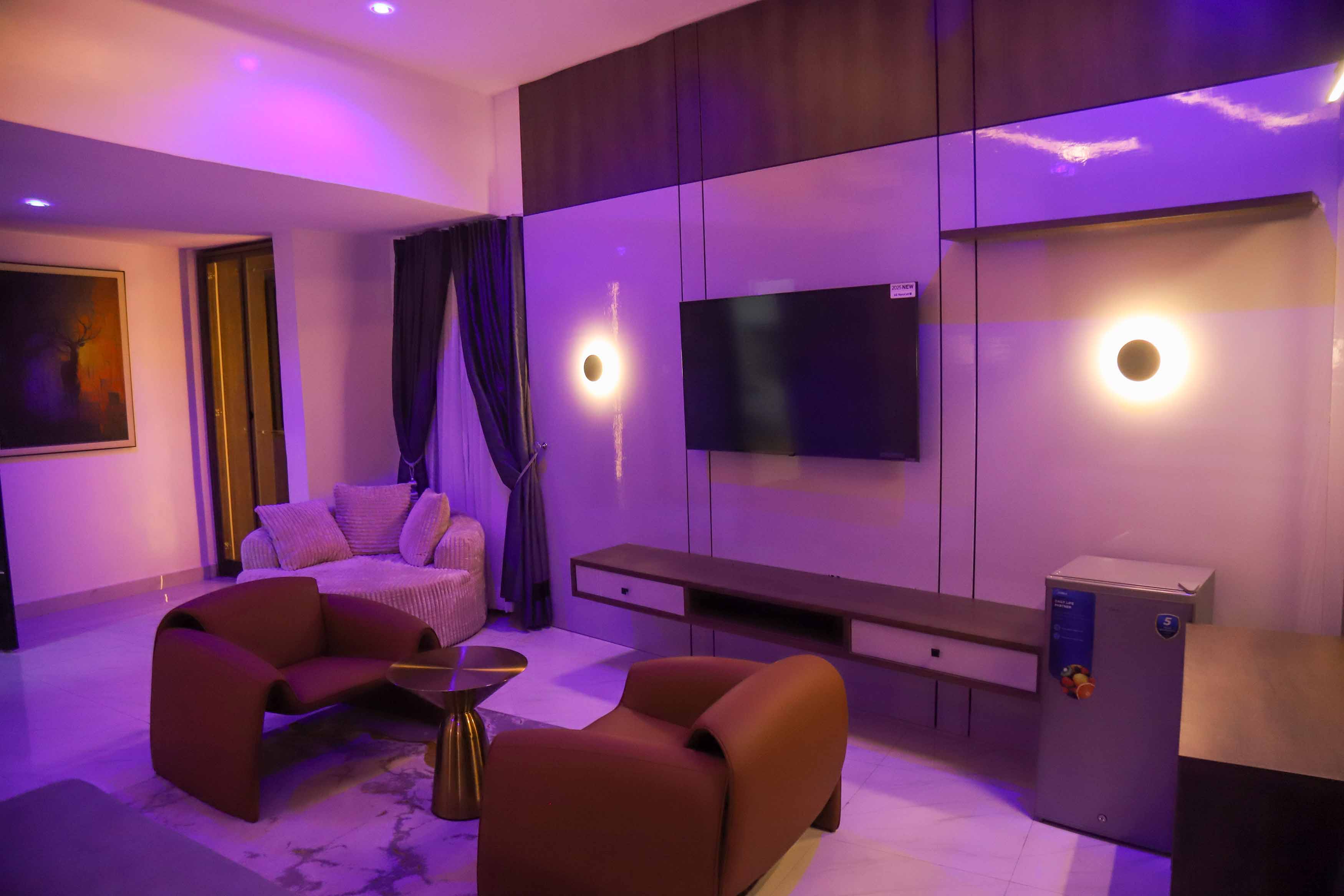 Emilton Executive image